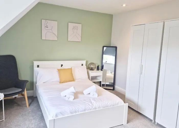 Hyland Apartment By Citynest